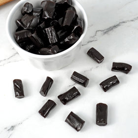 Serving idea image with Finnska licorice for parties and celebrations.