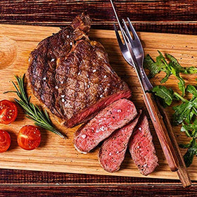 THE ORGANIC PANTRY Aromatic citrus notes from peppercorns enhancing beef and pork rubs.