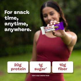 think! oatmeal-chocolate-chunk bar texture close-up showcases chewy oats and chocolate