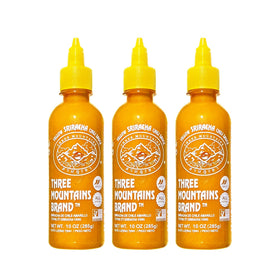 Three Mountains Yellow Sriracha bottle front label, bold heat for daily meals