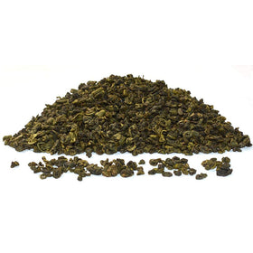 Tian Hu Shan brewed cup shows light, bright liquor and subtle sweetness