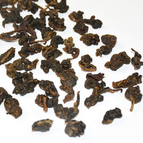 Tian Hu Shan roasted aroma oolong tea fills the room with warm, inviting scent.
