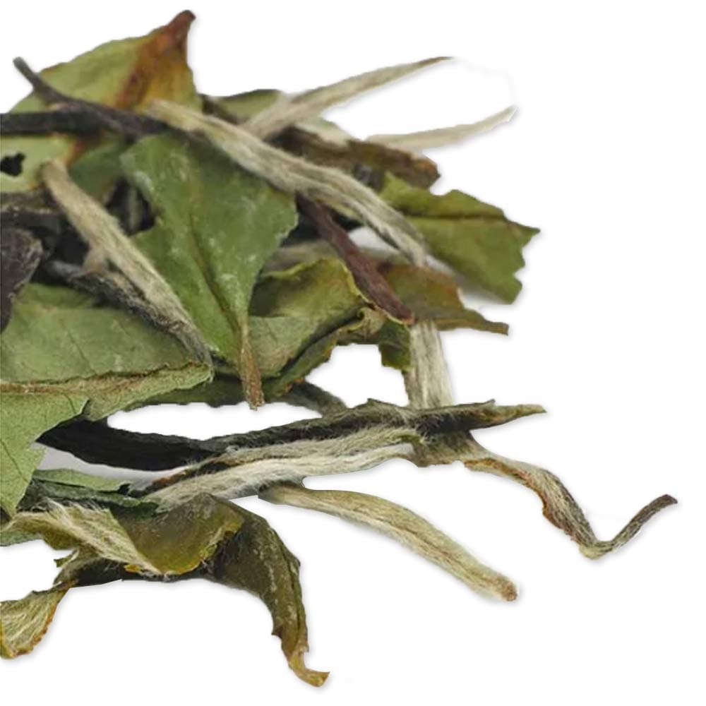 Tian Hu Shan White Tea steeping at 85-90°C in a glass pot for a light brew.