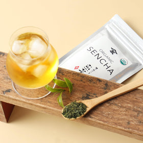 TOMOSAN Organic Sencha being poured hot, delivering a lightly astringent note with lingering sweetness.