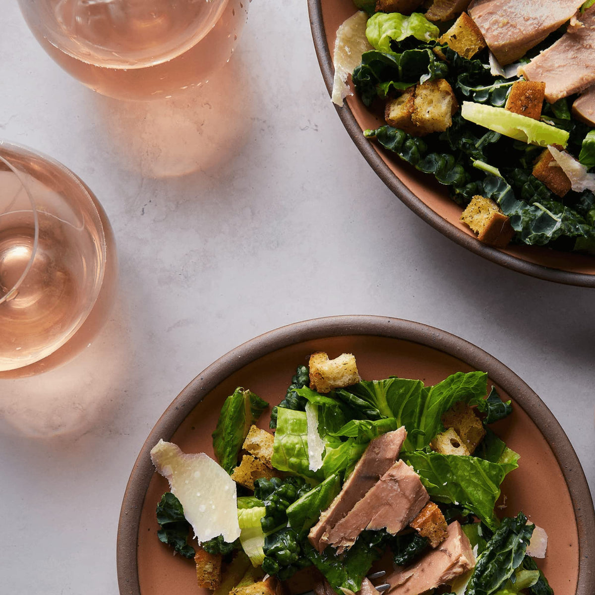 Tonnino crostini appetizers with jalapeño tuna, ideal for entertaining.