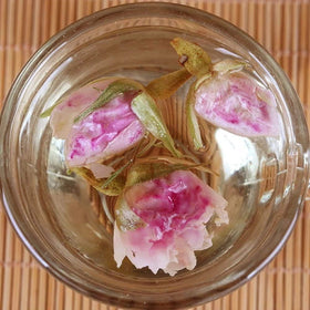TooGet natural rose buds for bath blends deliver calming aromas