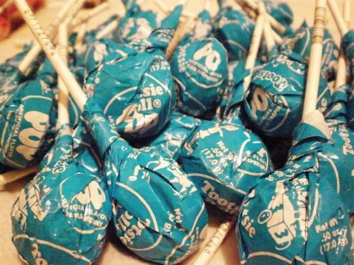 Tootsie Pops Blue Raspberry with blue tongue effect, a playful treat for parties and gatherings