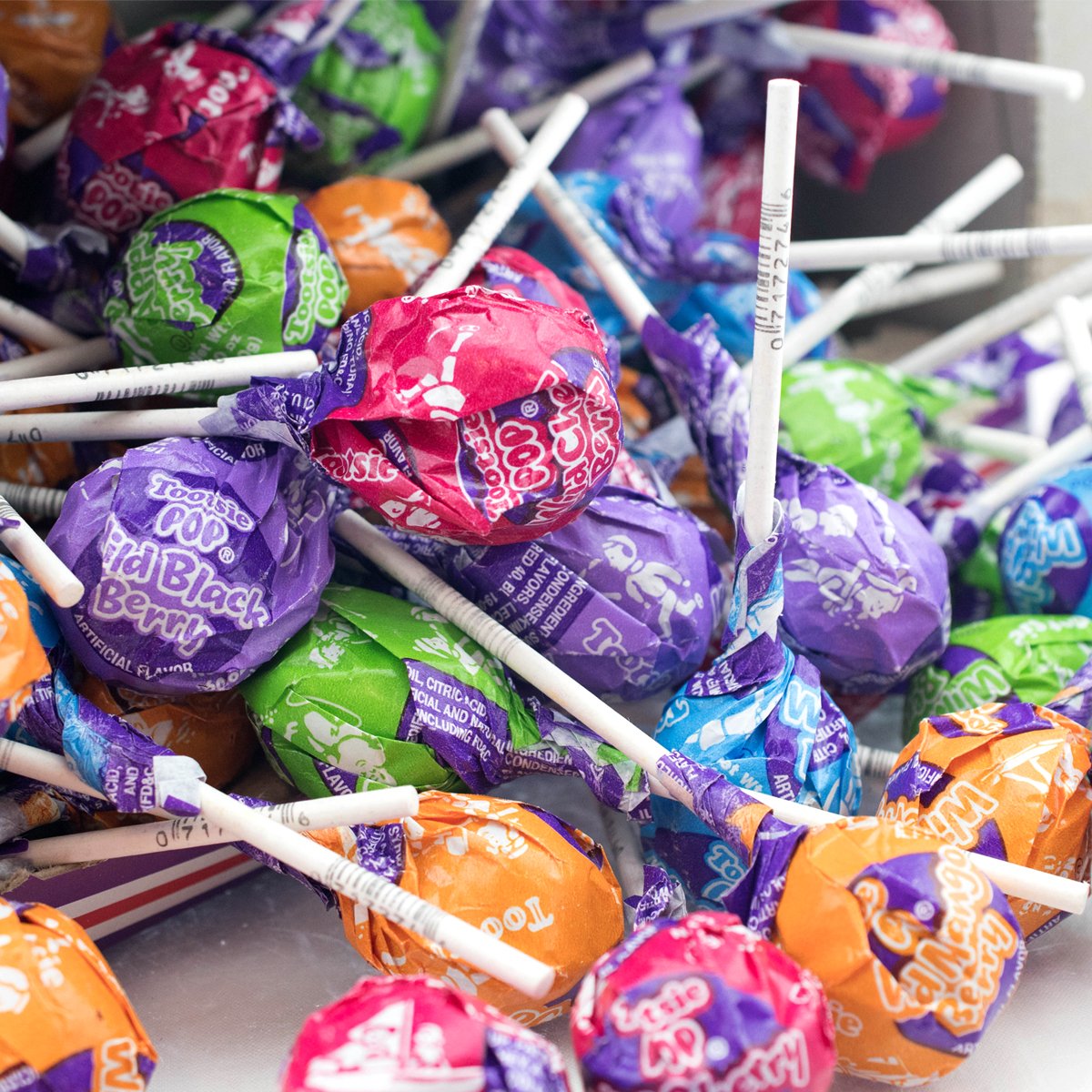 Tootsie Pops peanut-free gluten-free label, great for allergy-conscious snacking