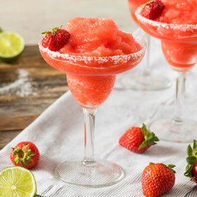 Tres Agaves ready-to-use mixer enhances tequila or rum cocktails at home.