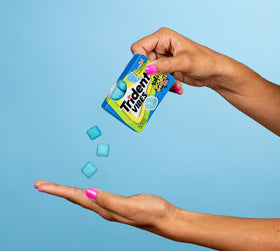 Trident Vibes Blue Raspberry pocket pack ideal for everyday on-the-go moments.