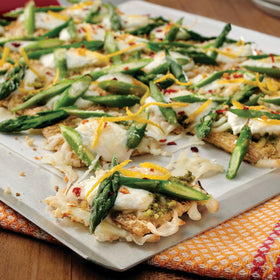 Triscuit Garden Herb crackers in a tote for on-the-go snacking.