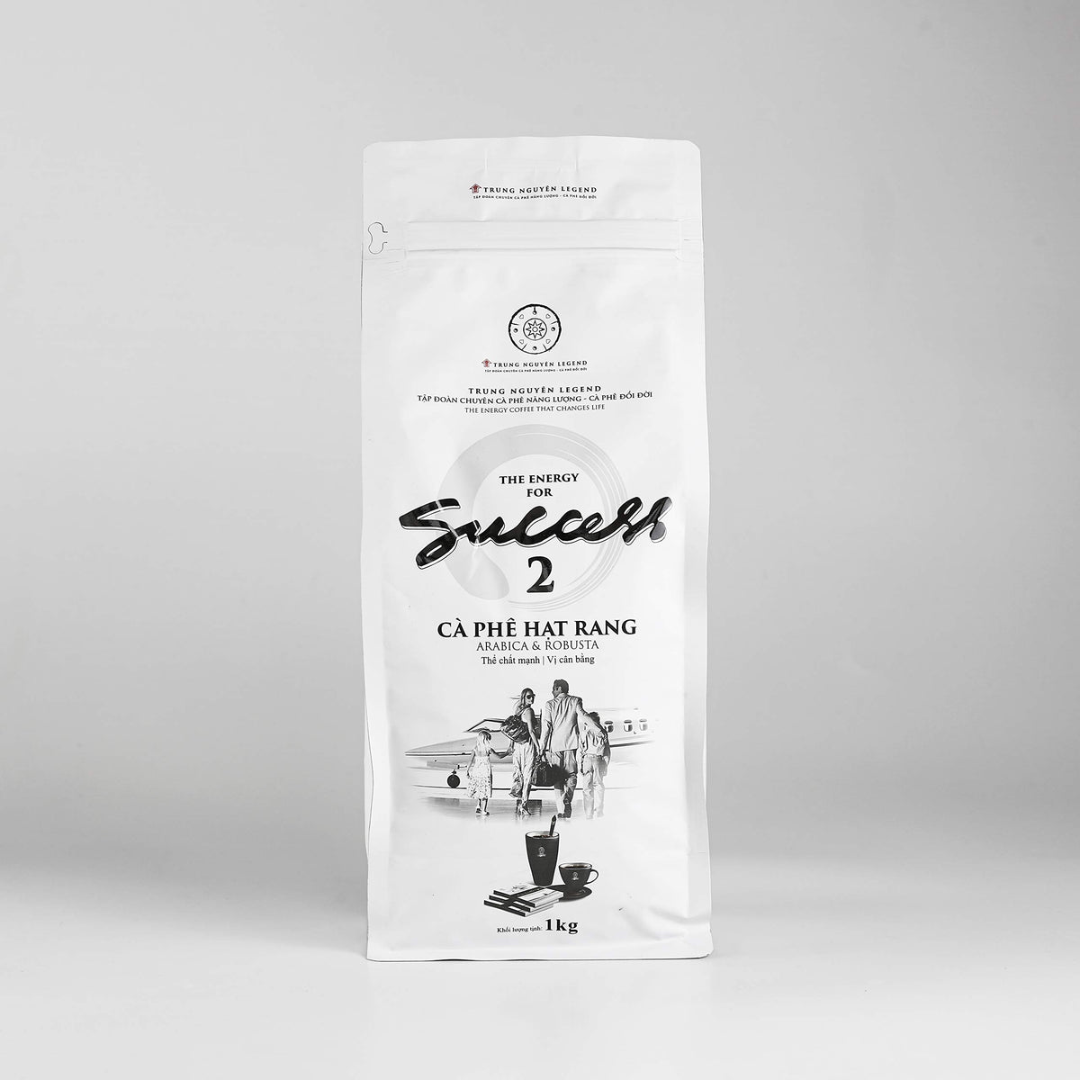 TRUNG NGUYEN Legend Success 2 beans closeup highlighting Robusta-Arabica blend and depth.