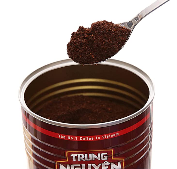 Trung Nguyen Premium Blend beans show Arabica and Robusta for rich depth.