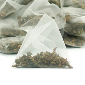 Iced TRYVERA decaffeinated oolong tea served in a glass with refreshing aroma