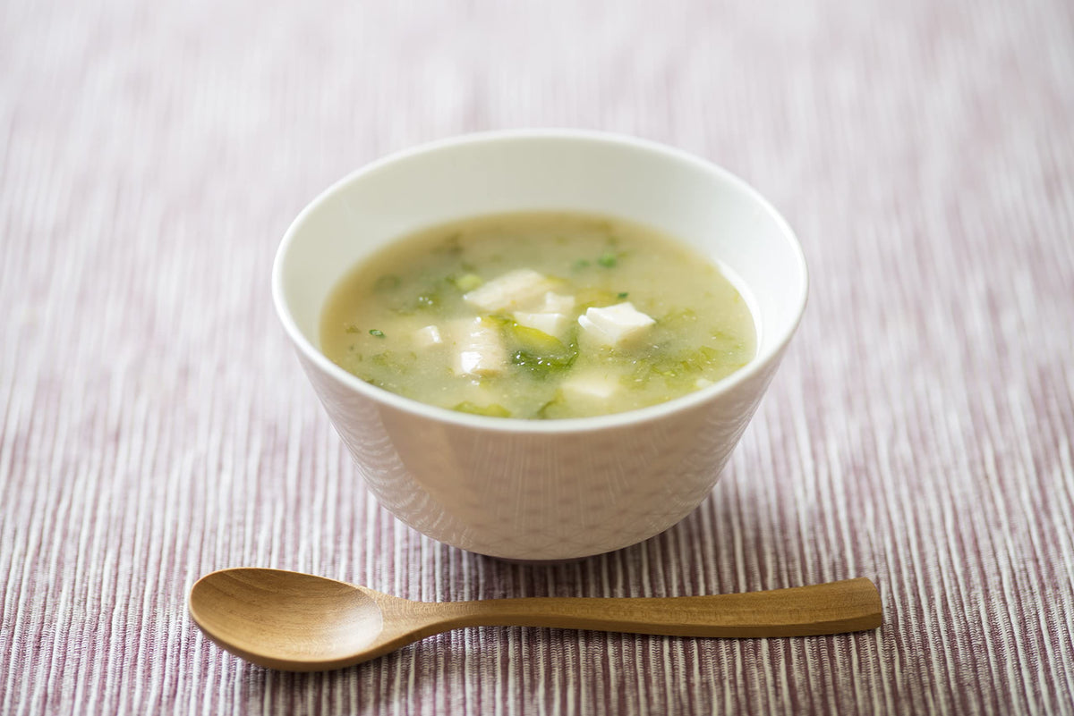 Tsubi Soup travel and office scene highlighting convenient, ready-to-serve miso.