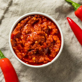Tuscanini Italian chili peppers in olive oil slices ideal for pizzas and antipasti.