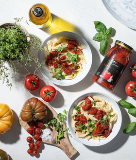Rich Tuscanini Napoletana aroma enhances sauces and pizzas for a comforting finish