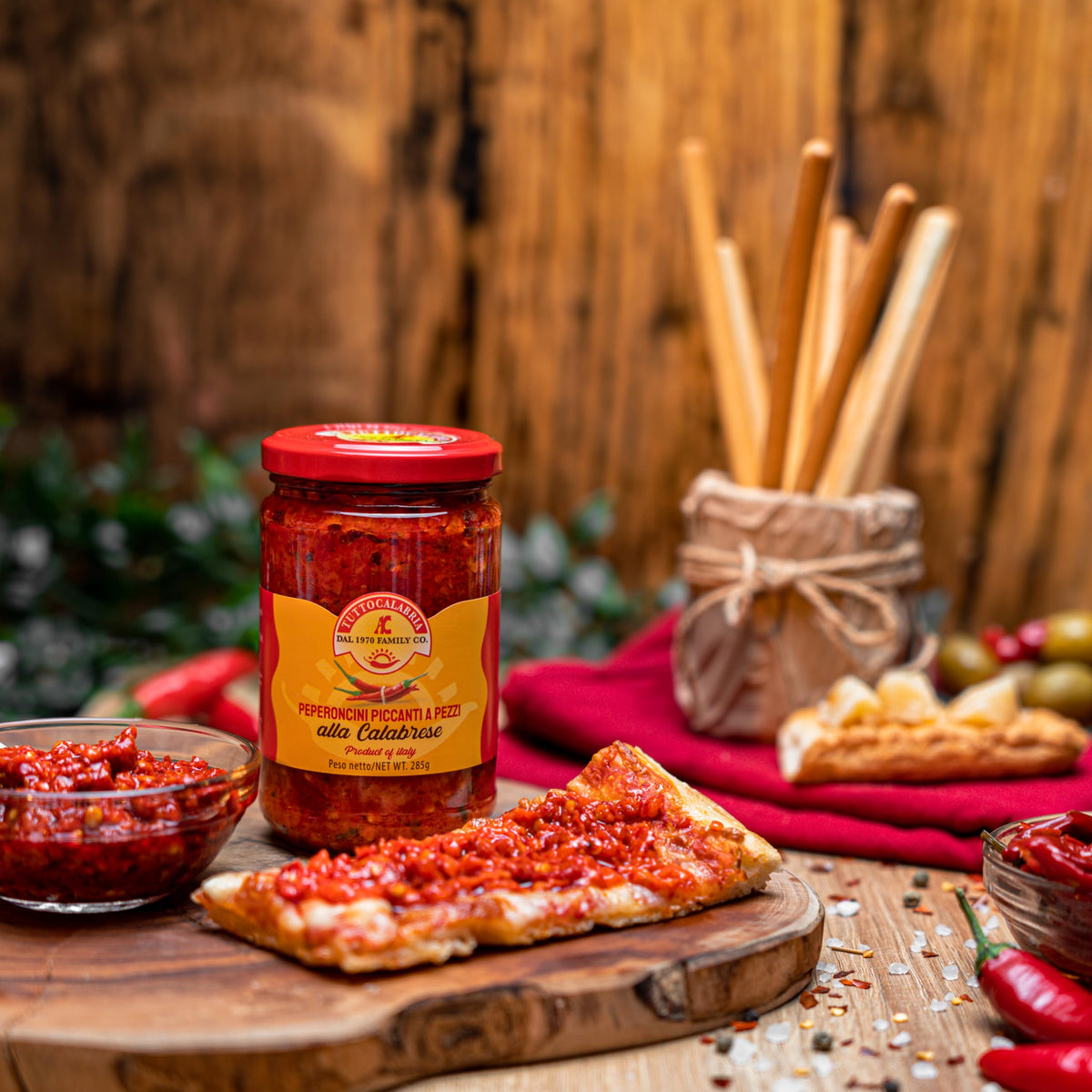 TUTTOCALABRIA club pack jar emphasizes convenient daily-use size.