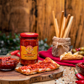 TUTTOCALABRIA club pack jar emphasizes convenient daily-use size.