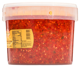 TUTTOCALABRIA chili peppers close-up in oil; perfect for flavoring stews.