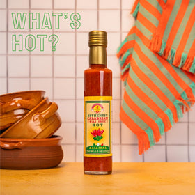 TUTTOCALABRIA sauce being poured, perfect for pasta sauces and quick heat.