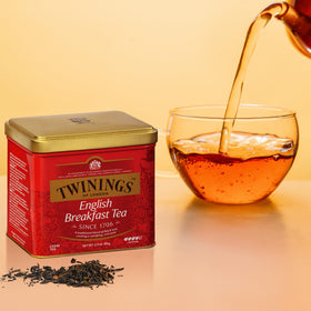 Twinings English Breakfast steeping cup reveals an amber invigorating brew
