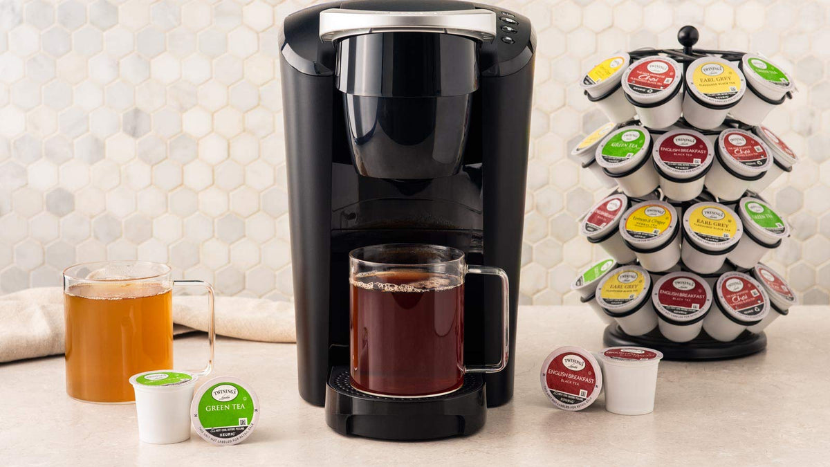Twinings English Breakfast hot brew; classic morning cup for a wakeful start.
