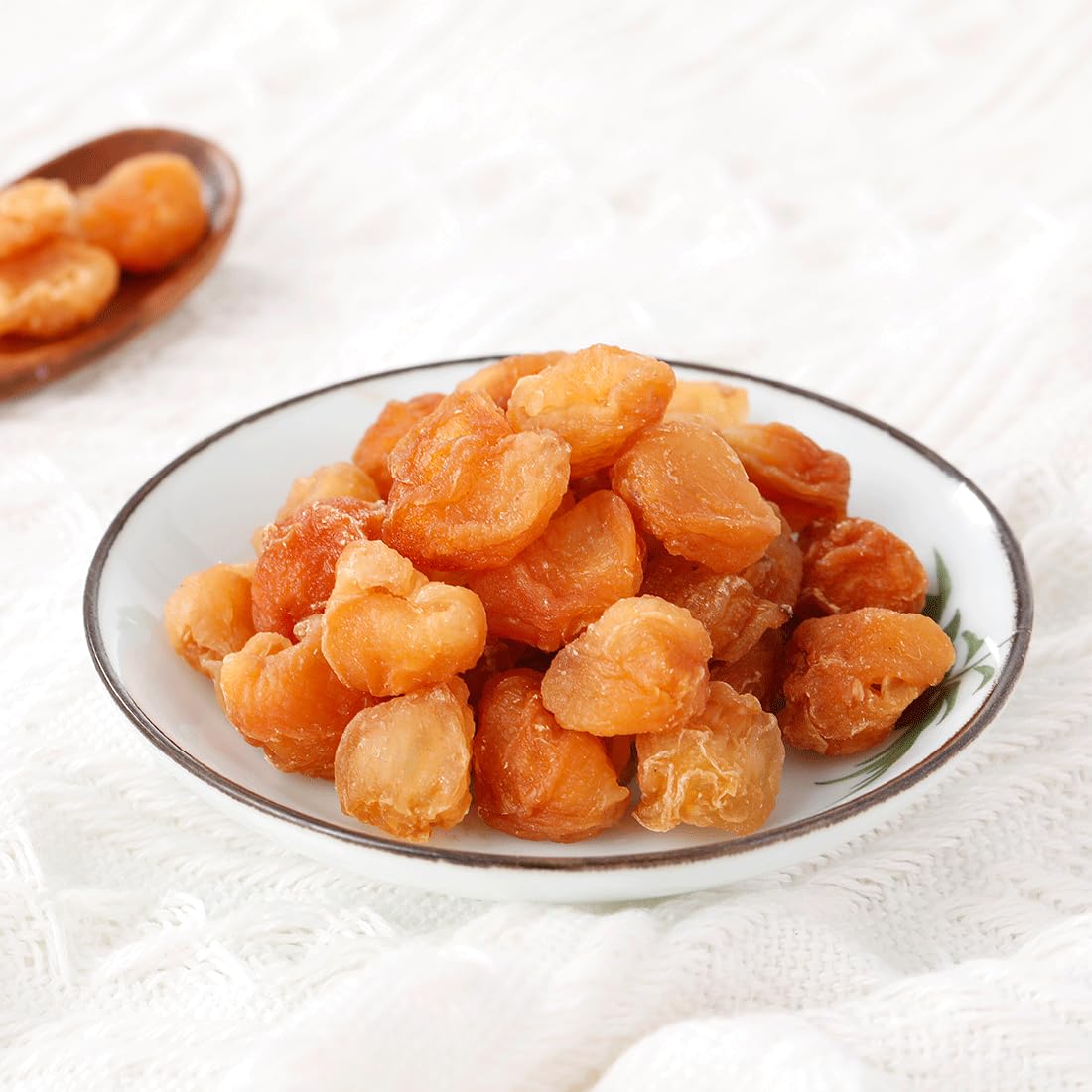 ULTHMOK dried longan in a bowl ready to snack