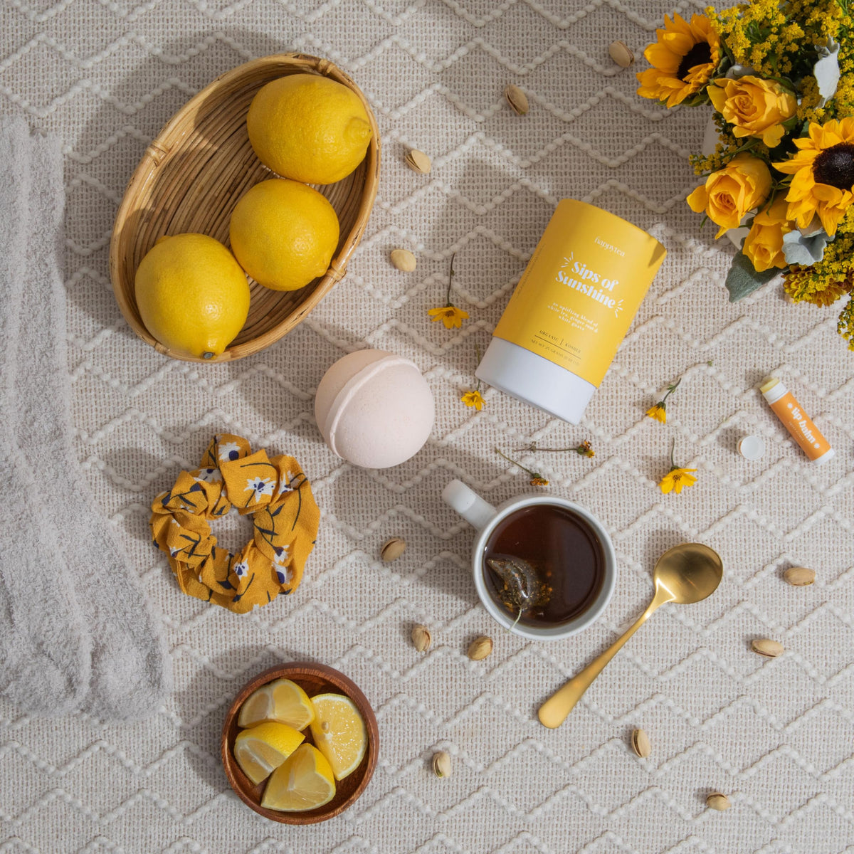 Unboxme bath-bomb-and-candle for a calm bath ritual