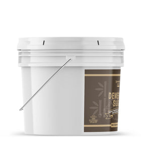 Unpretentious Demerara sugar medium crystals for baking and beverages.