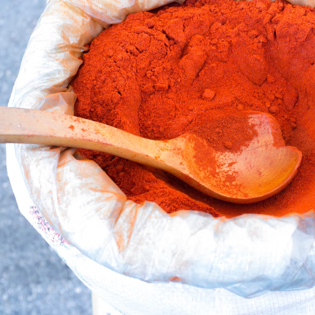 Unpretentious Smoked Paprika seasoning on meat elevates grilled dishes.
