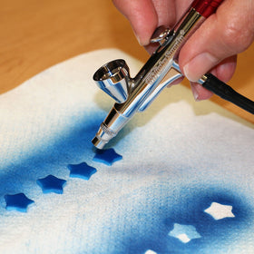 US Cake Supply beginner-friendly kit enabling safe, at-home decorating.
