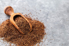 US Wellness Naturals Rooibos Tea brewed cup, smooth caffeine-free relaxation.