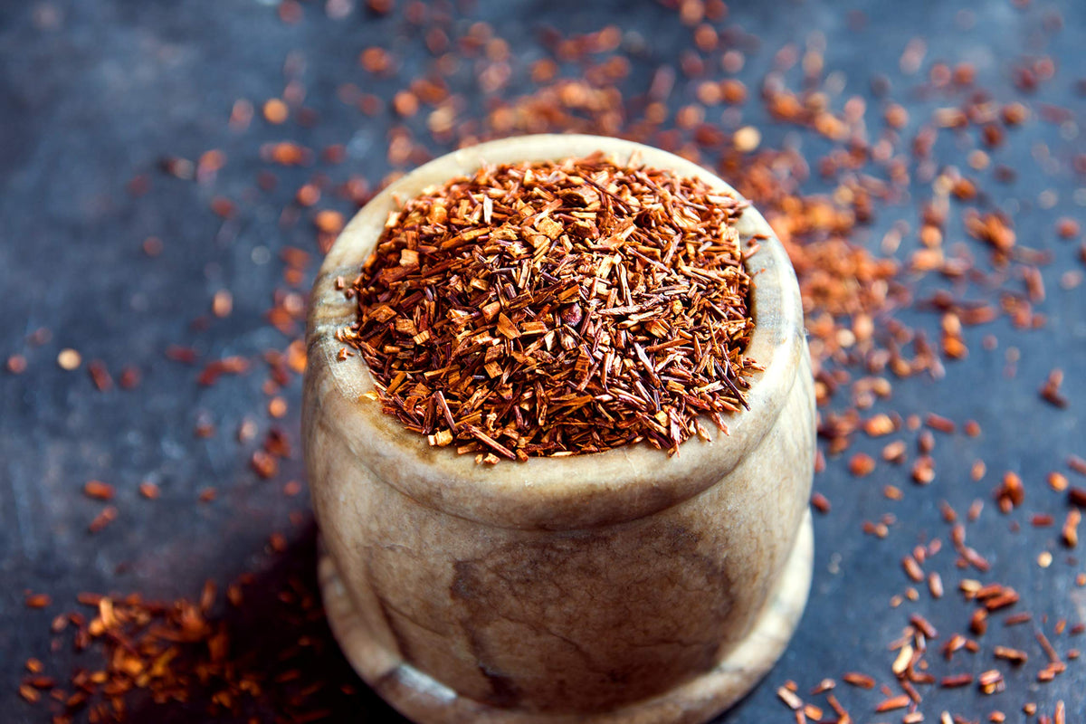 US Wellness Naturals Rooibos Tea iced glass, refreshing caffeine-free summer beverage.