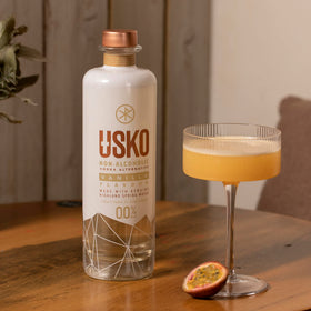 USKO Vanilla non-alcoholic vodka pour highlighting silky texture for cocktails.