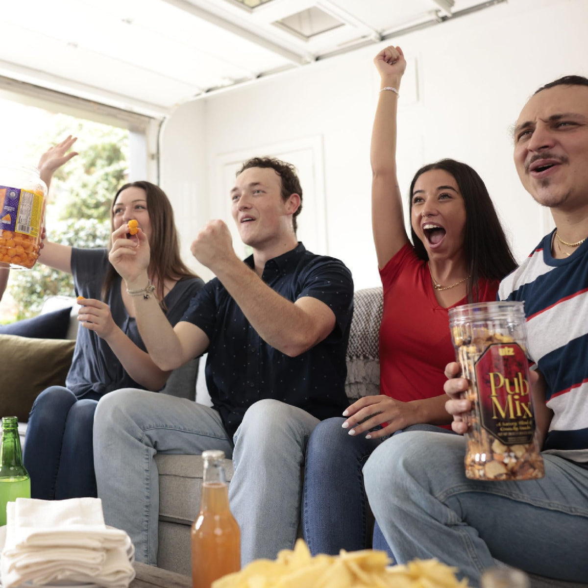 Utz Pub Mix kosher-certified label signals trusted tasting.