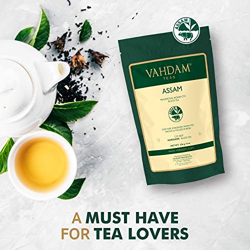 VAHDAM iced tea reveals amber color and refreshment.