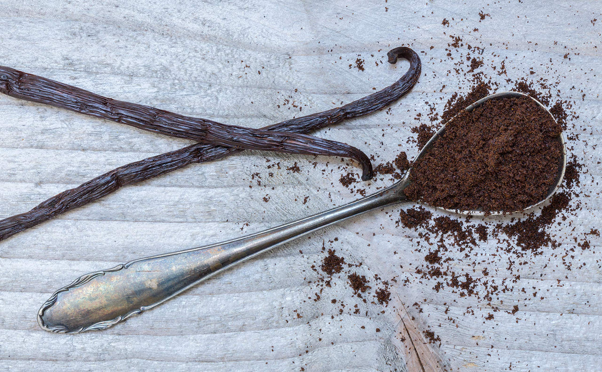 Vanilla Bean Kings vanilla powder ready to upgrade your coffee flavor.
