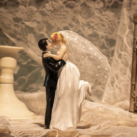 VENY TAYA anniversary figurine as a lasting cake or desk keepsake