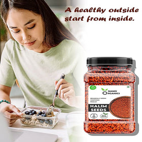 Verem halim seeds sprinkled with a spoon for fiber and crunch.