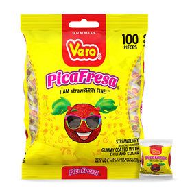 Vero Pica Fresa strawberry gummy chews, front view, ideal for party favors.