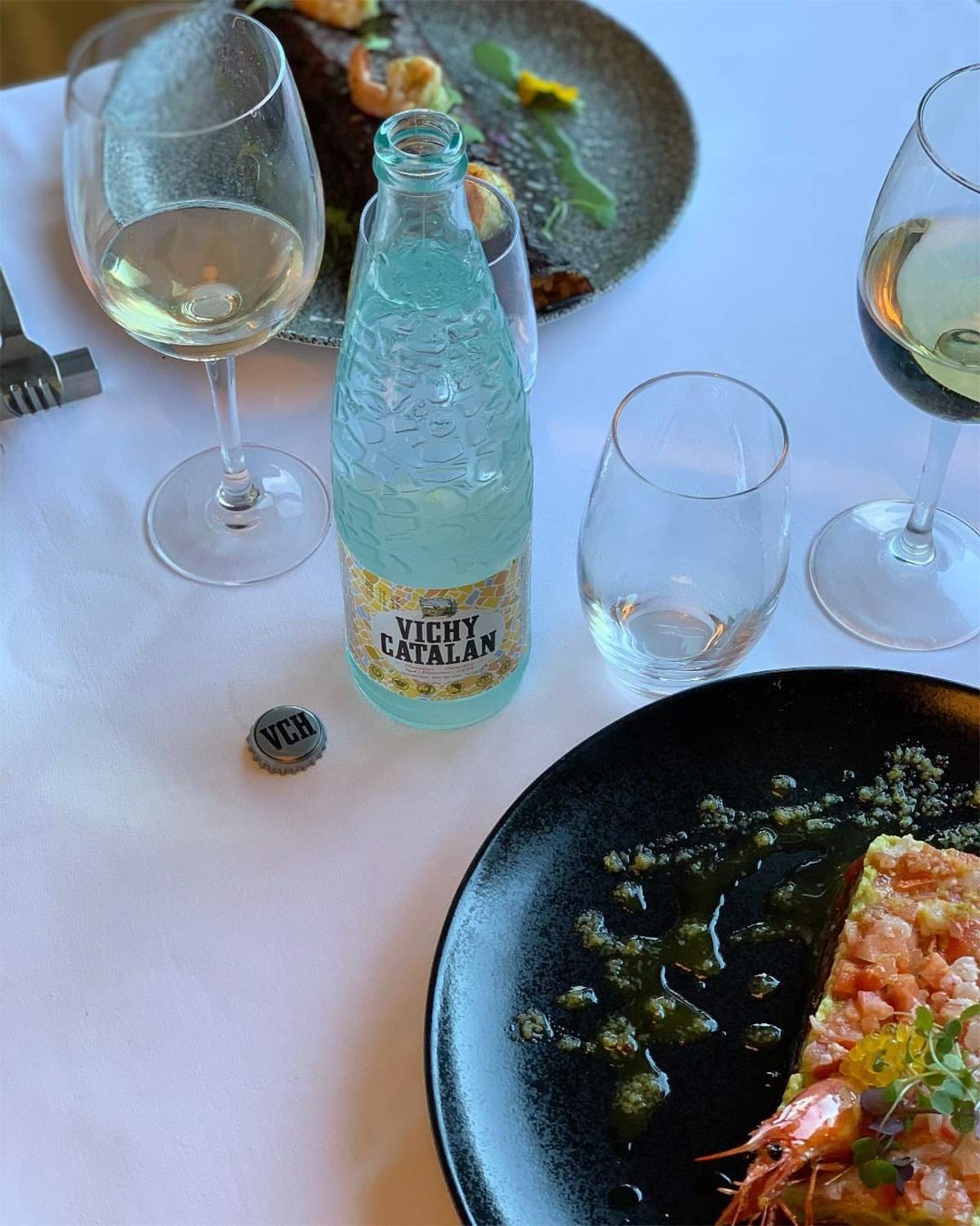 Close-up of Vichy Catalan minerals and bubbles highlighting mineral-rich hydration.