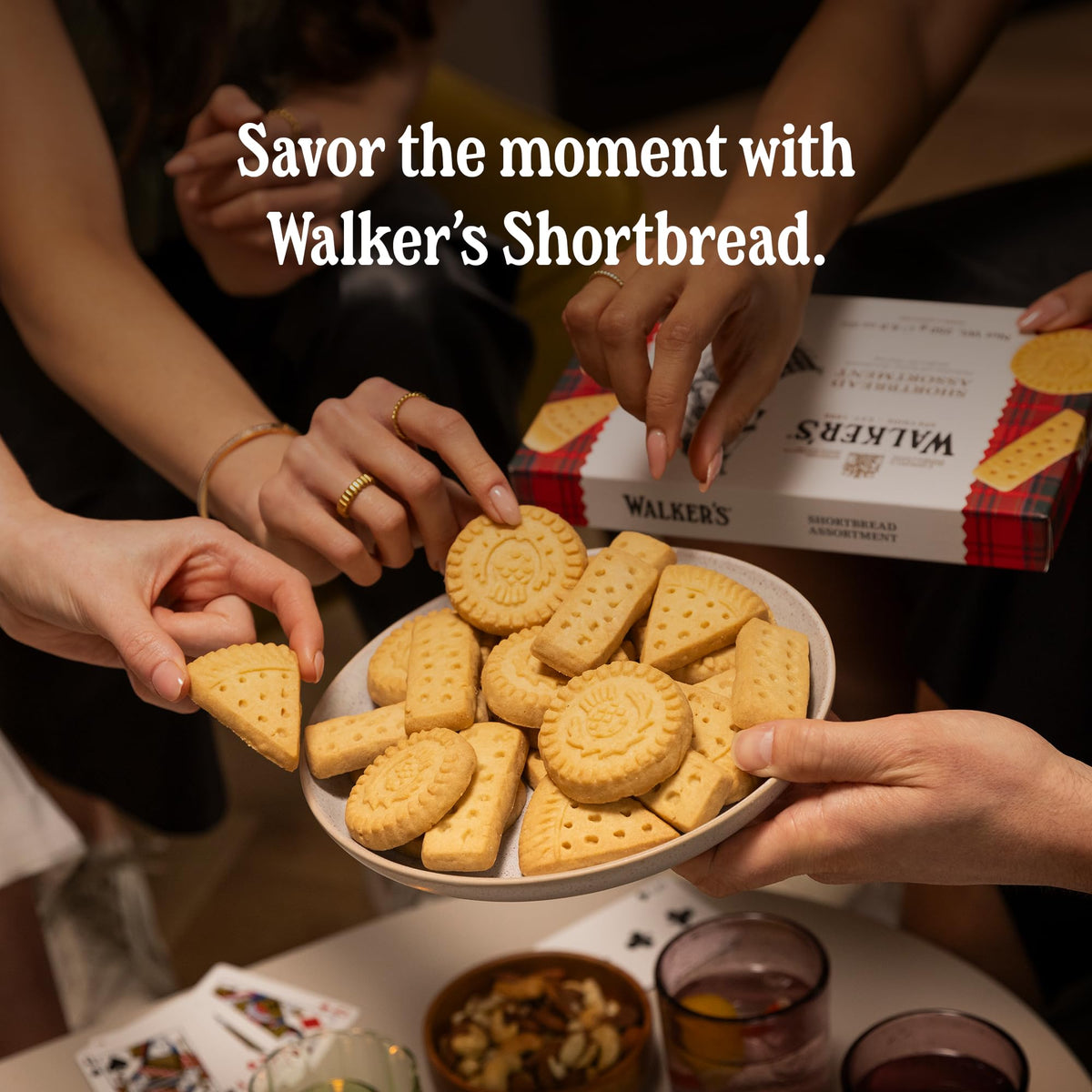 Gift-ready Walker’s Shortbread Rounds packaging, delightful for holidays or celebrations.