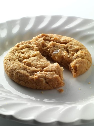 Walker's Stem Ginger Biscuits are an office-friendly, ready-to-eat treat