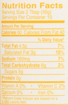 WATCHAREE'S Thai Yellow Curry Sauce ingredients close-up showing premium base.