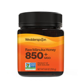 Wedderspoon Raw Manuka Honey 850+ MGO bottle pour for natural sweetness