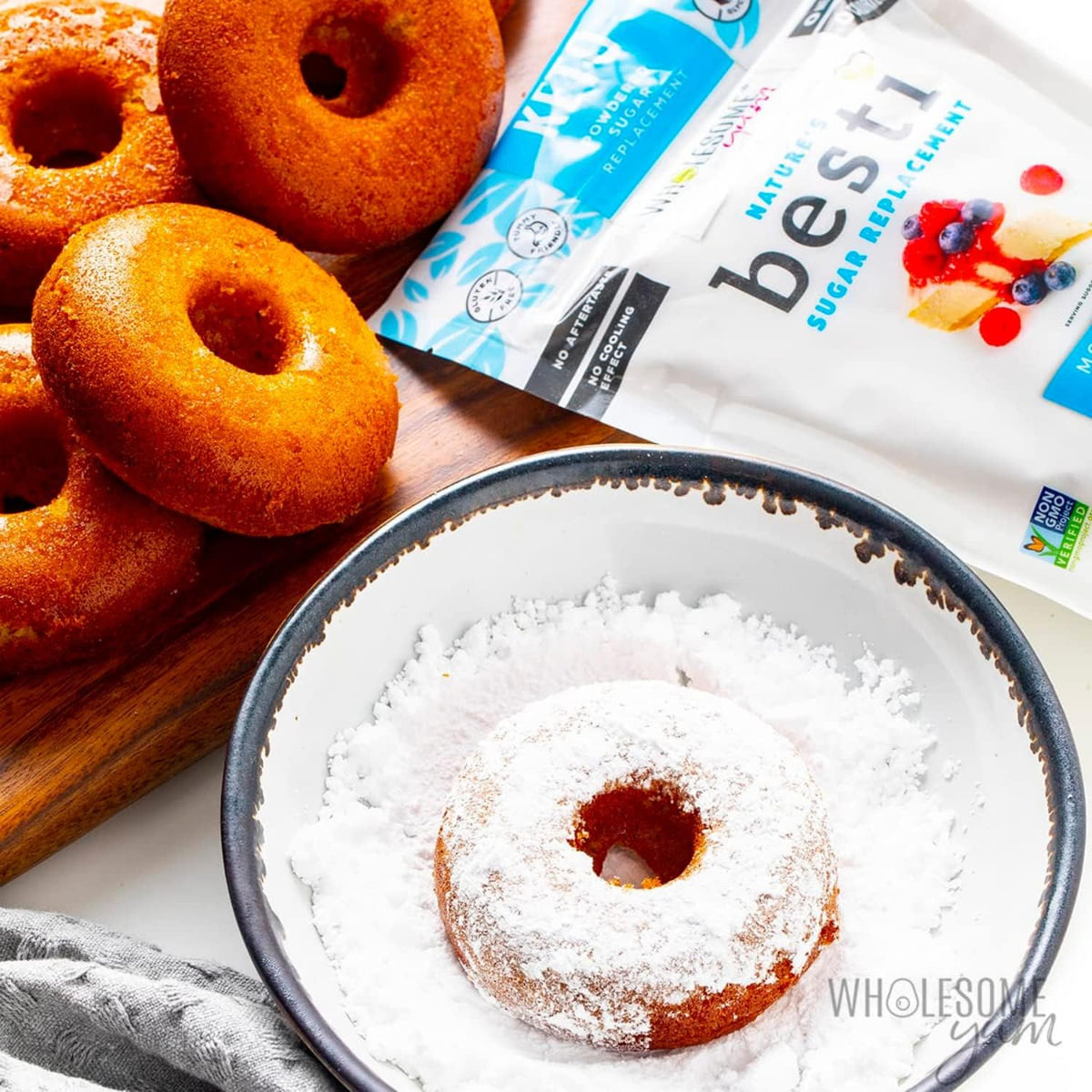 Wholesome Yum Besti sugar-free glaze using fine powder.