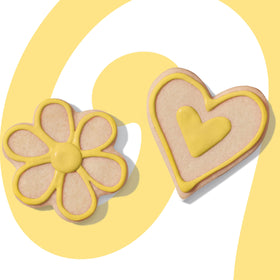 Wilton yellow icing control cap enables precise, clean decorating lines.