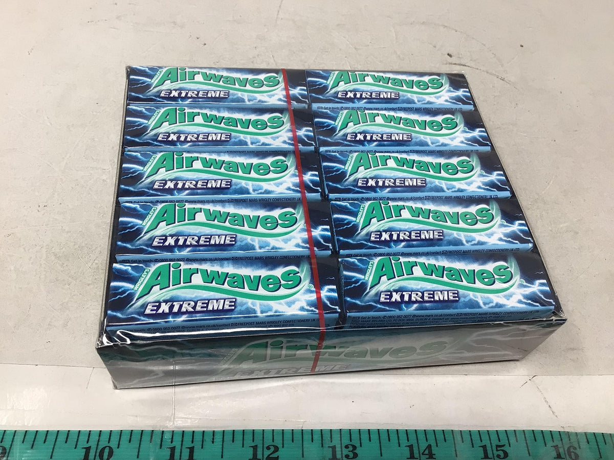 Airwaves Extreme Menthol and Eucalyptus pack side view highlighting on-the-go freshness.