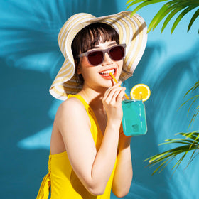 Close-up on vitamin C note and zero sugar in Wyler's packaging.